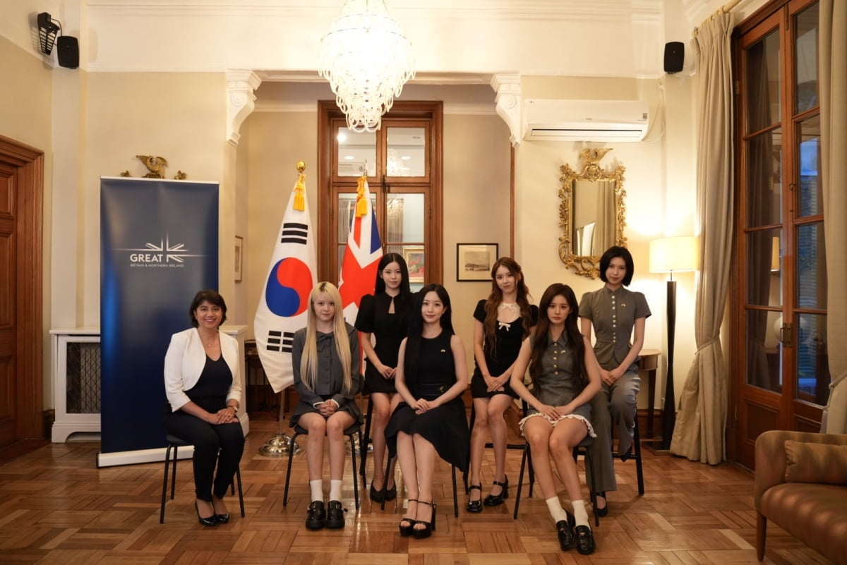 NMIXX 주한영국대사관 캠페인 홍보대사 위촉식 / 사진 제공=JYP엔터테인먼트