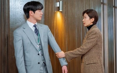 전혜진, 이준영 의심하더니…돌연 태도 바꿨다, 팔 붙잡고 간절한 눈빛 ('강회장')