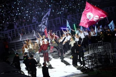 75분 지연 사과 하루 만에…BTS 부산 공연 또 차질