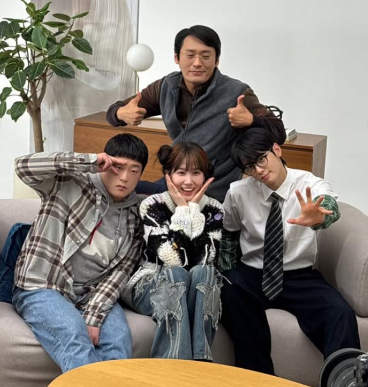 배우 박은빈이 '원더풀스' 출연진들과 함께 추억을 남기고 있다. / 사진=박은빈 SNS