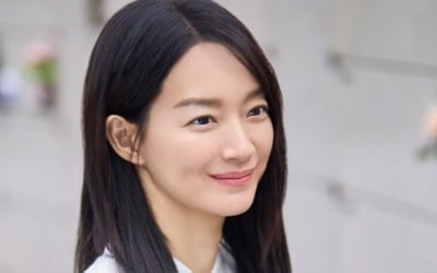 신민아 "내 얼굴 나올 때 신기해"…'눈동자'서 1인 2역 맡고 호기심 증폭