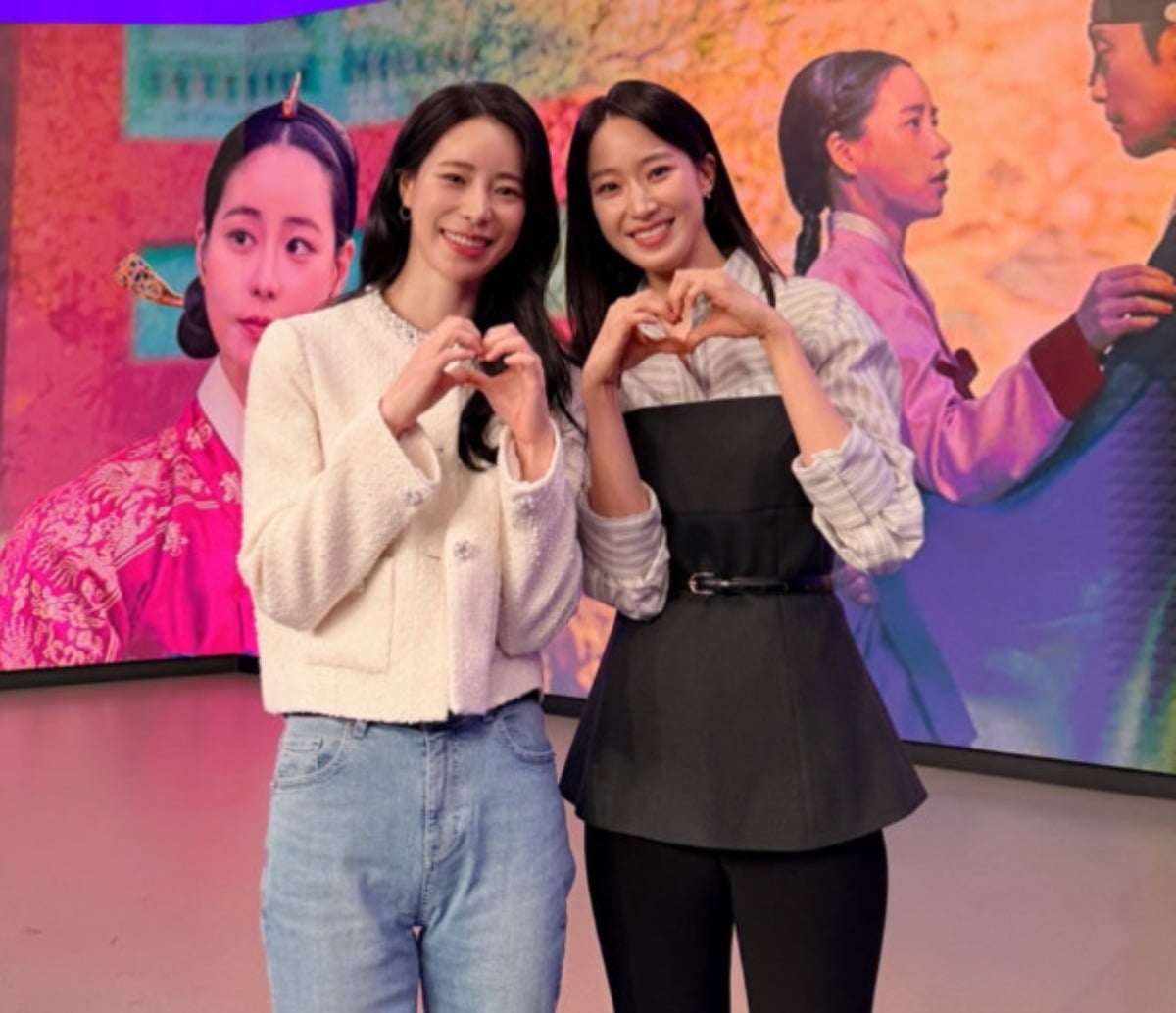 주시은 SBS 아나운서가 배우 임지연과 나란히 포즈를 취하고 있다. / 사진=주시은 SNS