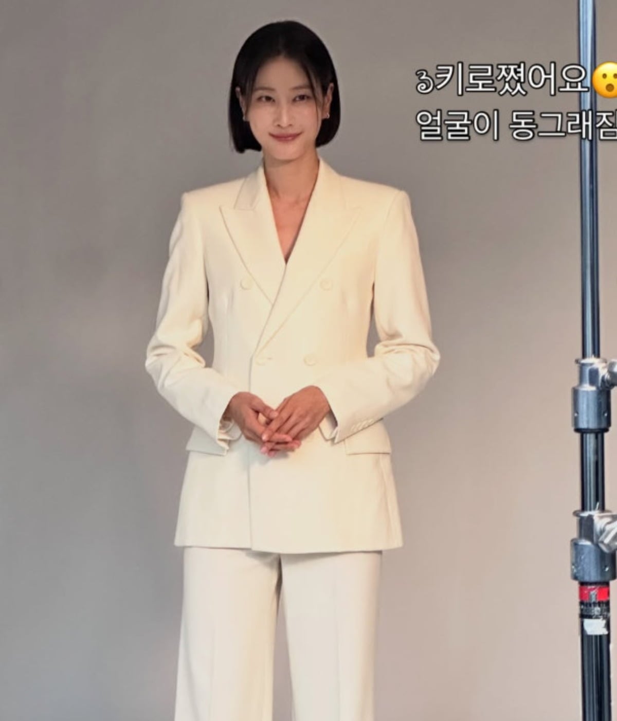 모델 이현이가 촬영을 진행하며 증량 사실을 고백하고 있다. / 사진=이현이 SNS