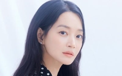 신민아, 결혼했는데 밖에서야 보는 ♥김우빈…"결혼 와닿지 않지만 안정감 느껴" [인터뷰②]