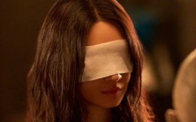 신민아, 눈에 붕대 감고 실감한 공포감…"긴장해서 몸 굳어" ('눈동자')[인터뷰③]
