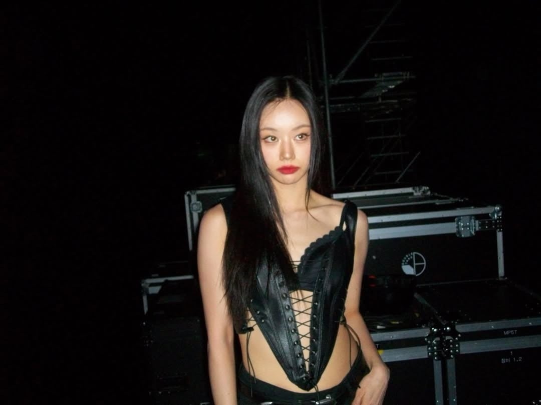 그룹 걸스데이 출신 가수 겸 배우 혜리가 팬미팅 의상을 둘러싼 이른바 '뱃살 논란'에 관해 소신을 전했다./사진=혜리 SNS
