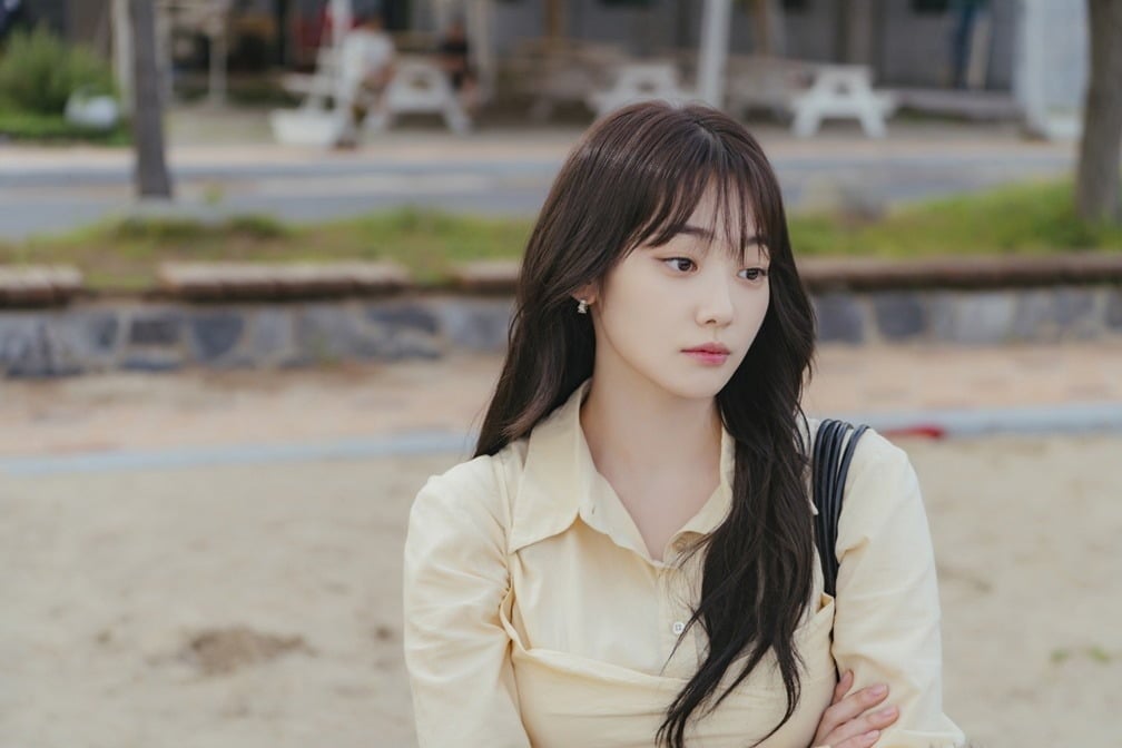 10kg 감량 후 배우 활동에 집중하고 있는 강미나가 '내일도 출근!'에서 원규빈과 특별한 첫 만남을 예고했다./사진제공=tvN