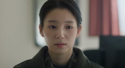 '취사병' 한동희, 알고보니 하지원 ♥동성 키스신 상대였다…원작 웹툰에 없는 인물로 활약