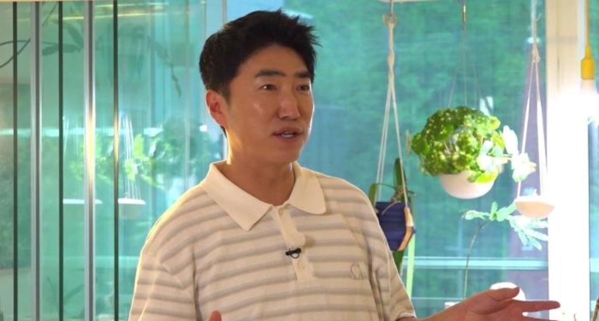 장동민이 '구해줘 홈즈'에서 아빠 취향으로 꾸며진 집을 보고 놀라워한다. / 사진제공=MBC