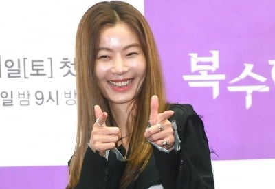 [단독] '조성윤♥' 딸맘 윤소이, 4년 만에 드라마 복귀한다…이주승 연출작 여주인공 낙점