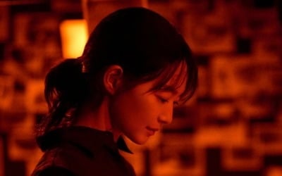 시야 흐릿해진 신민아, 스크린 장악했다…'눈동자' 긴장감 뒤 호불호 갈릴 반전 [TEN리뷰]
