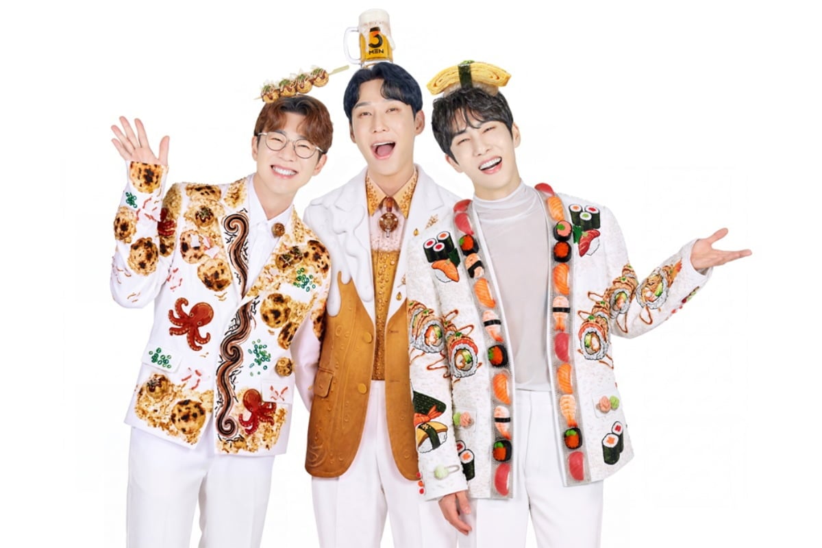 삼총사가 일본에서 발매한 미니 1집이 오리콘 차트 상위권에 올랐다. / 사진제공=토탈셋