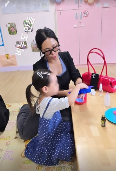 허니제이, 어린이집서 쓱 가린 '타투'…불볕더위에도 길팔·긴바지