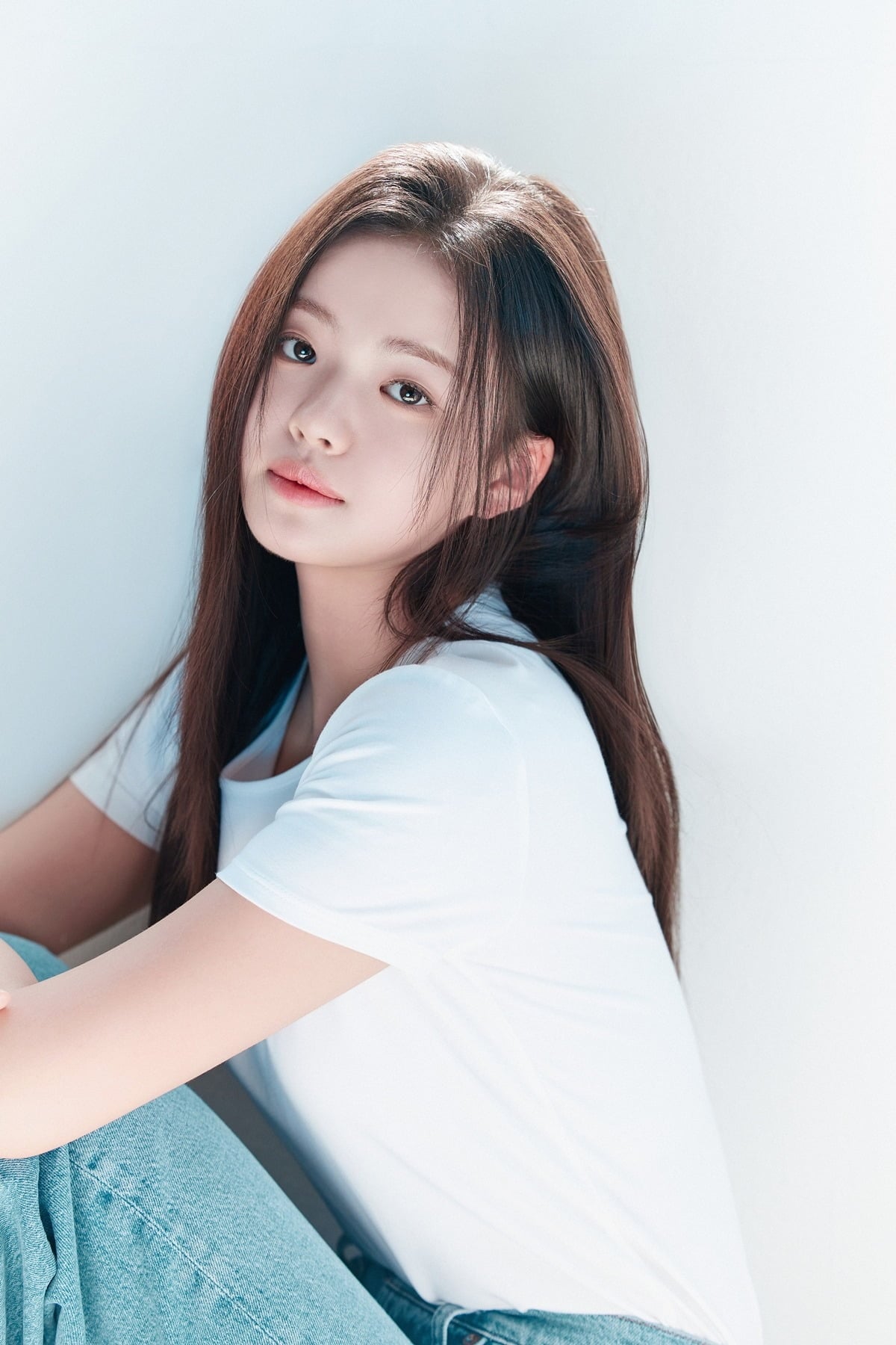 배우 김시아가 바로엔터테인먼트와 전속계약을 체결했다./사진제공=바로엔터테인먼트