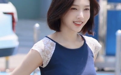 살이 계속 빠지네…조이, 딱 붙는 바지에도 굴욕없는 슬림탄탄 각선미