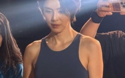 '애둘맘' 가희, 45세 안 믿기는 선명한 11자 복근에 '시선 강탈'