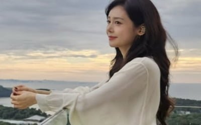 핑클 시절 미모 여전하네…'애둘맘' 성유리, 45세 안 믿기는 나이 거꾸로 먹는 미모