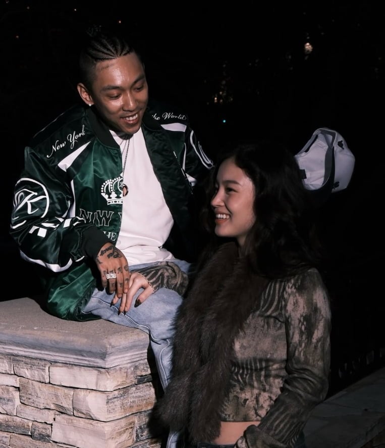 래퍼 도끼(Dok2)가 공개 열애 중인 가수 이하이와의 인연과 연애 과정을 고백했다./사진=SNS 갈무리