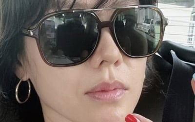 결혼하더니 확 달라졌네…'44세' 손예진, 팔자주름 다 보이는 무보정 셀카 쿨 공개