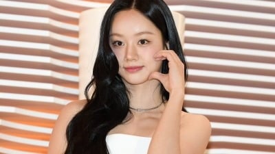 '19금' 벗은 혜리, 또 교복 입었다…'파격 수위' 전작 호불호 딛고 10대 첫사랑으로 컴백 [TEN피플]