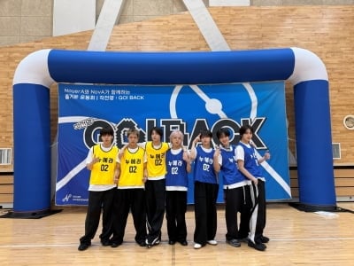 데뷔 2년 차에 24만 장 커리어 하이 찍고 120명 팬 초청…누에라 "추억 만들어서 행복해"