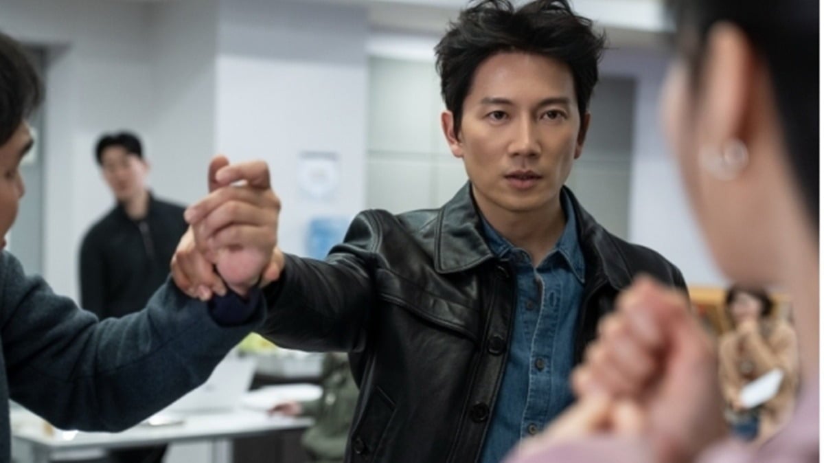 지성이 참교육에 나선다./사진제공=JTBC