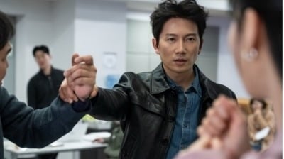 지성, 참교육 나선다…하윤경에 손찌검하려는 진상남 제압 ('아파트')