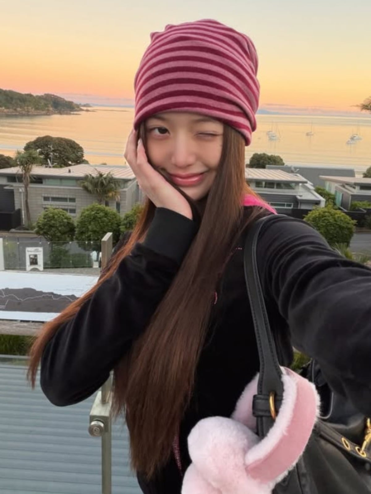 그룹 아이브 멤버 장원영이 해외에서 여유로운 시간을 만끽하고 있다. / 사진=장원영 SNS