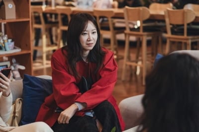 '유부녀 킬러' 공효진, 워킹맘 됐다…'별들에게 물어봐' 부진 딛고 15년 만에 MBC 복귀