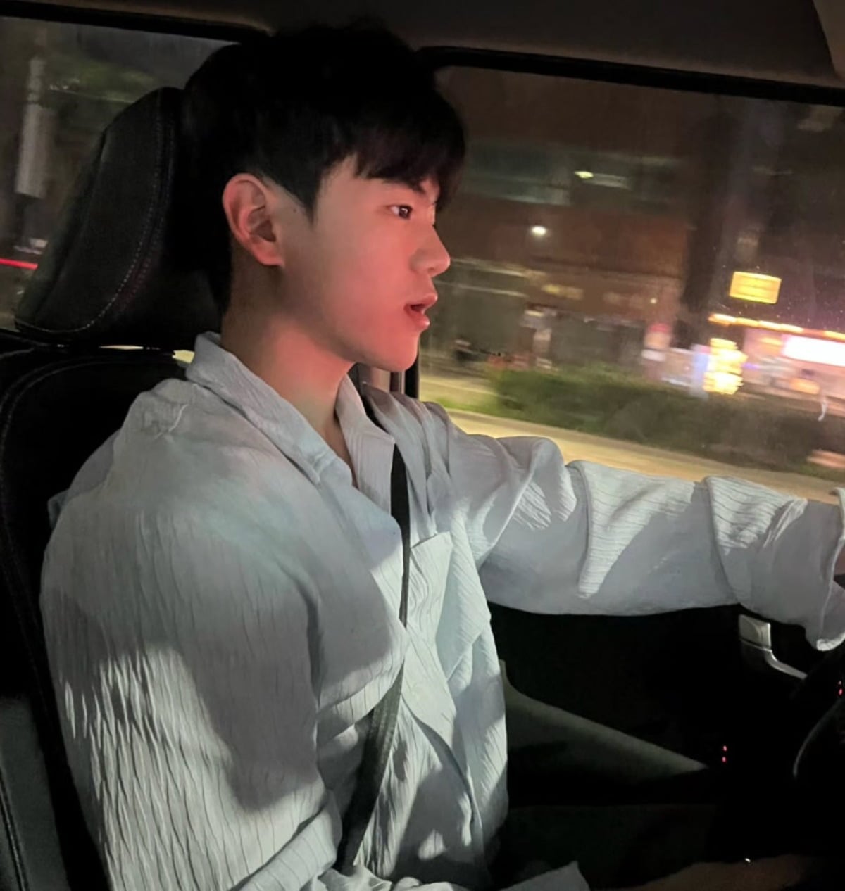 가수 윤민수의 아들 윤후가 저녁 드라이브를 인증하고 있다. / 사진=윤후 SNS