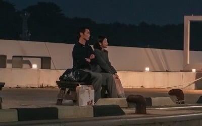 이재욱♥신예은 설렘 높인 '라면 먹고 갈래요?', 보라미유가 불렀다…'닥터 섬보이' OST 발매