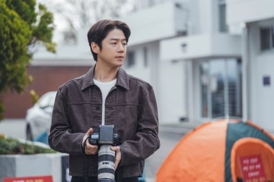 여배우 복 터졌네…고윤정 이어 공효진 손잡은 정준원, 정의감 넘치는 기자 변신 ('유부녀')