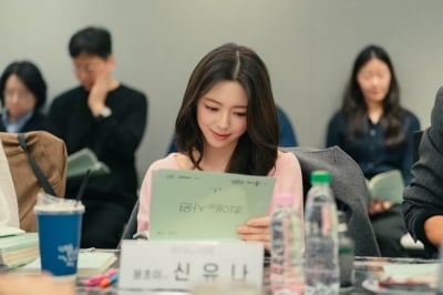 있지 유나, 배우 데뷔 고작 1년 만에 드라마 3편 출연…♥강훈과 삼각 로맨스 예고 ('최애의')