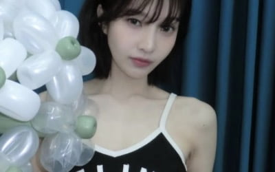 살을 얼마나 뺀 거야…조이, 과감 로우라이즈 패션으로 '납작배' 셀프 인증