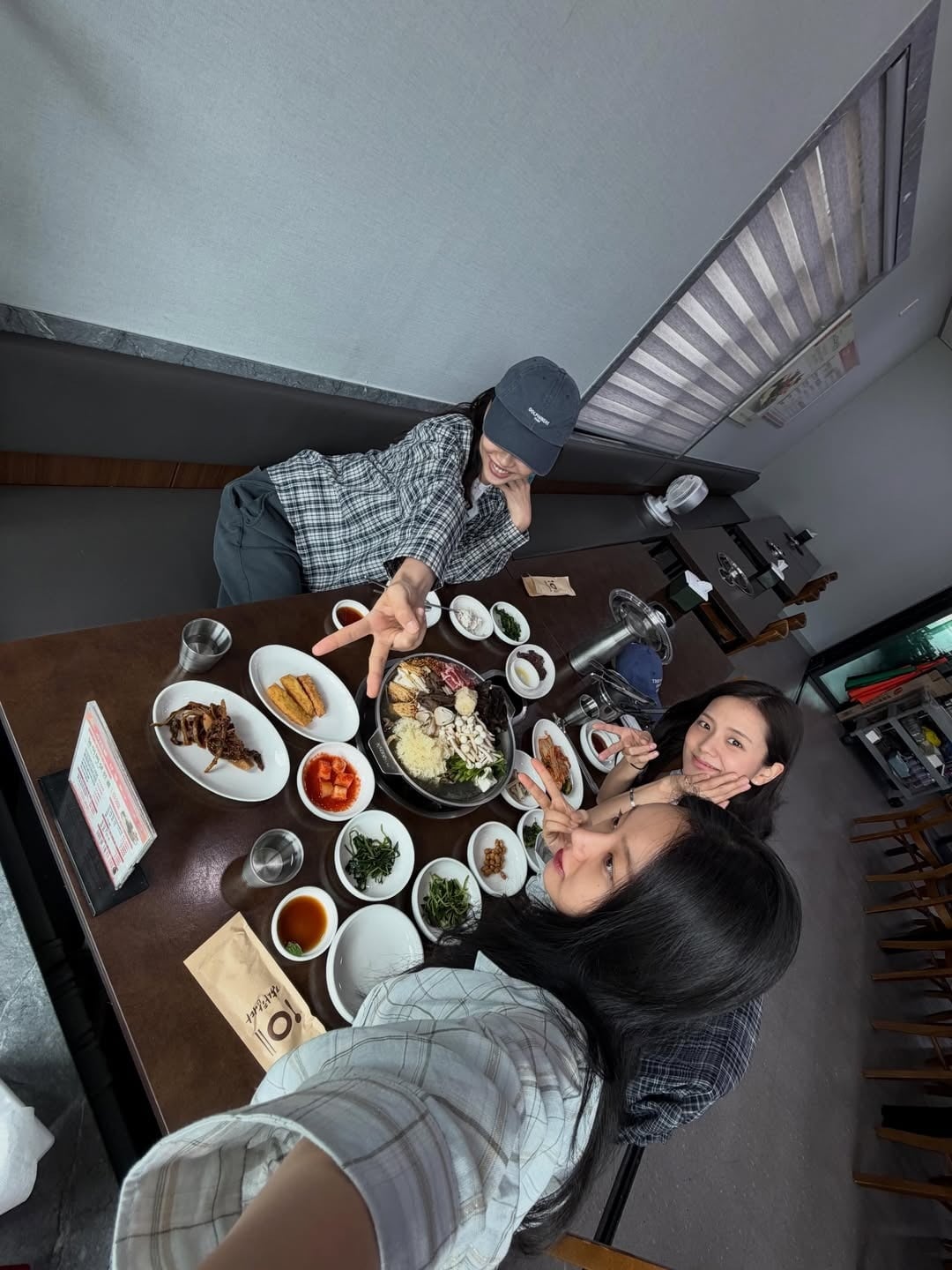 걸스스데이 혜리가 블랙핑크 지수, 배우 겸 모델 정호연과 함께한 첫 우정 여행을 공개했다./사진제공=혜리 SNS
