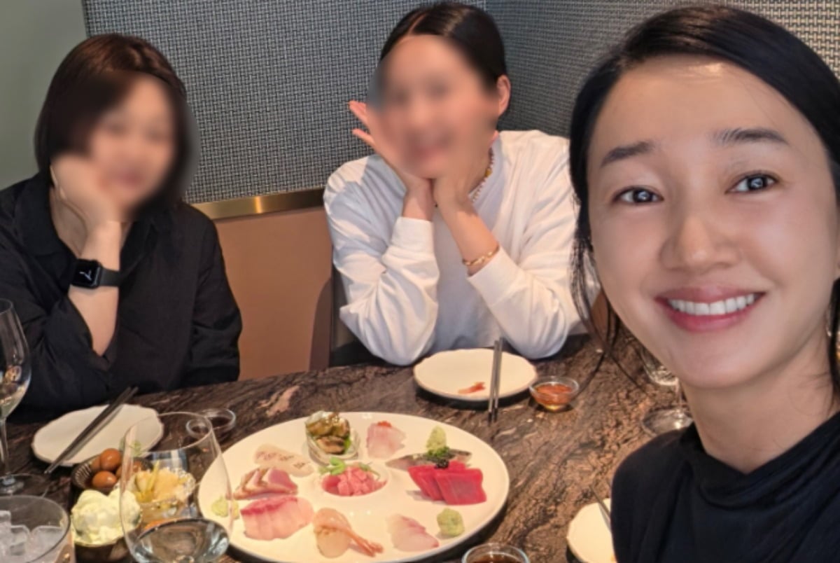 수애의 근황이 4년 만에 공개됐다. / 사진=메이크업 아티스트 SNS