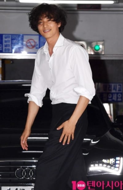 원빈, 알고보니 차기작 준비 중이었다…"어떤 배역 올지 몰라 머리 기르고 있어" ('데이앤나잇')