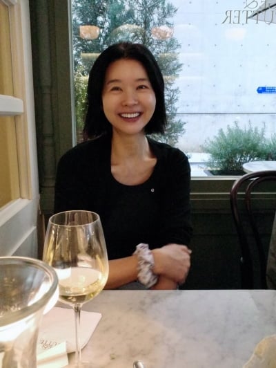 '52세' 송선미, 나이 믿기지 않는 치명적인 눈빛…미소 하나로 분위기 완성