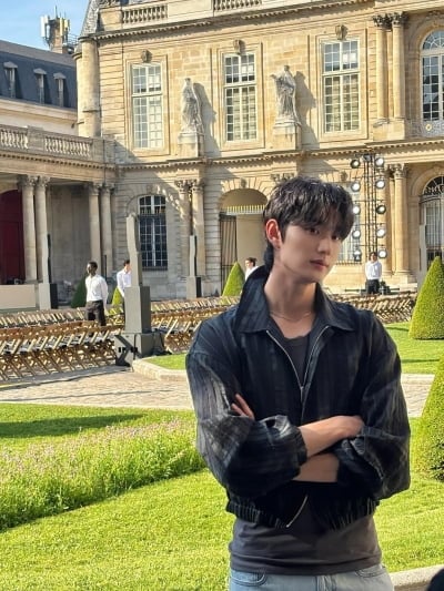 '키 188cm' 김재원, 국민 연하남의 화끈한 변신…파리를 뒤흔든 비주얼
