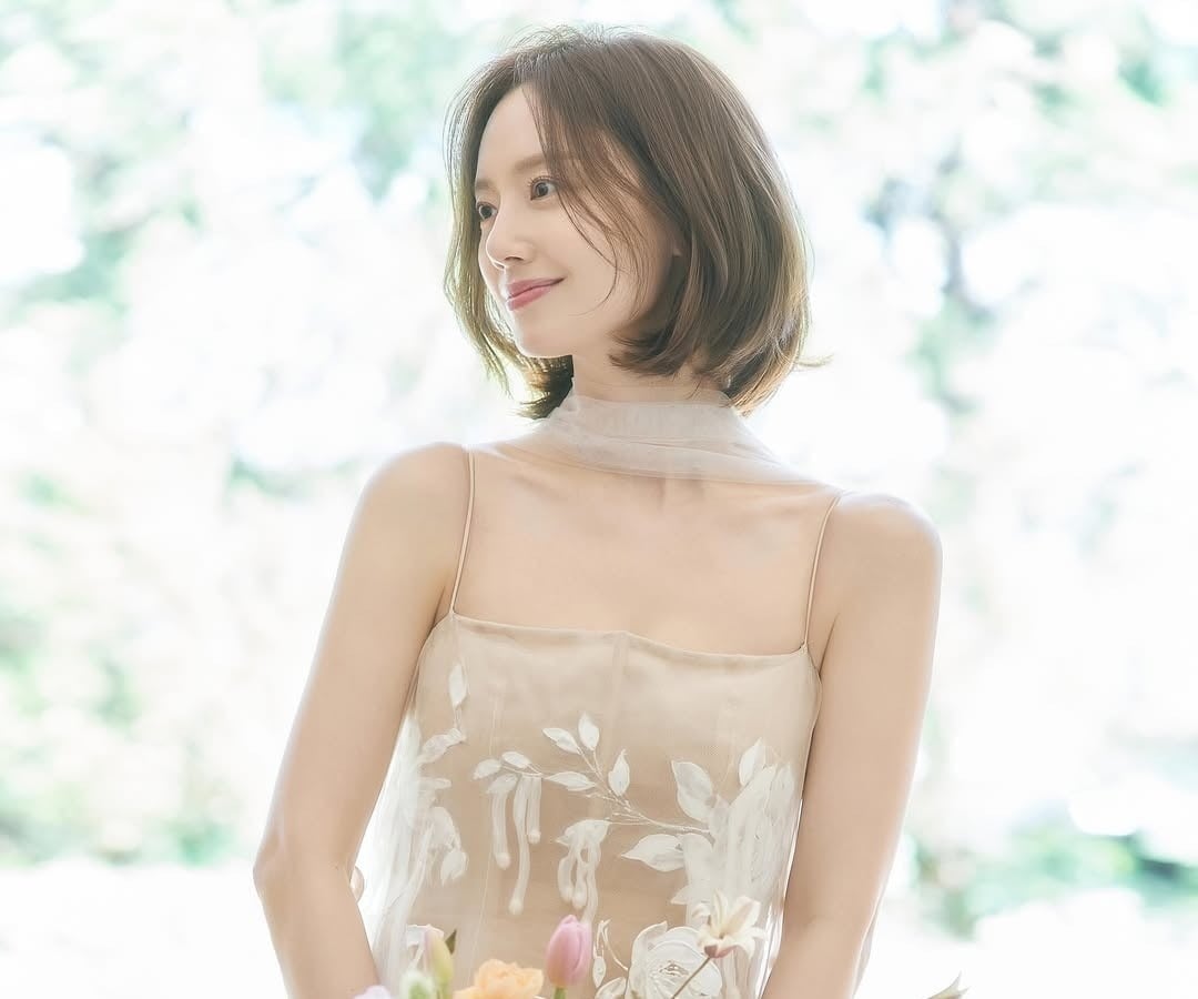 배우 문채원이 오늘(28일) 비연예인 연인과 백년가약을 맺고 새로운 출발에 나선다./사진=문채원 SNS