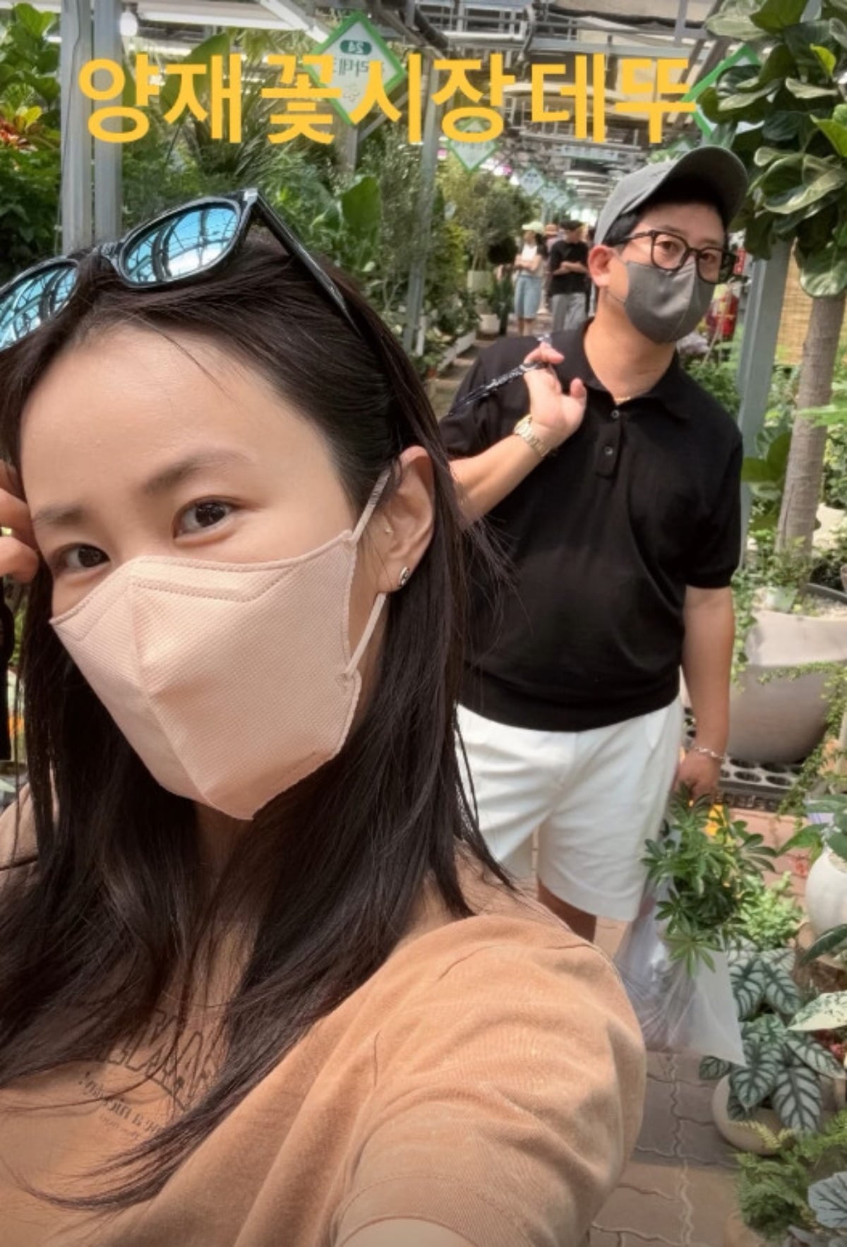 김지민-김준호 부부가 꽃 시장 데이트에 나섰다. / 사진=김지민 SNS