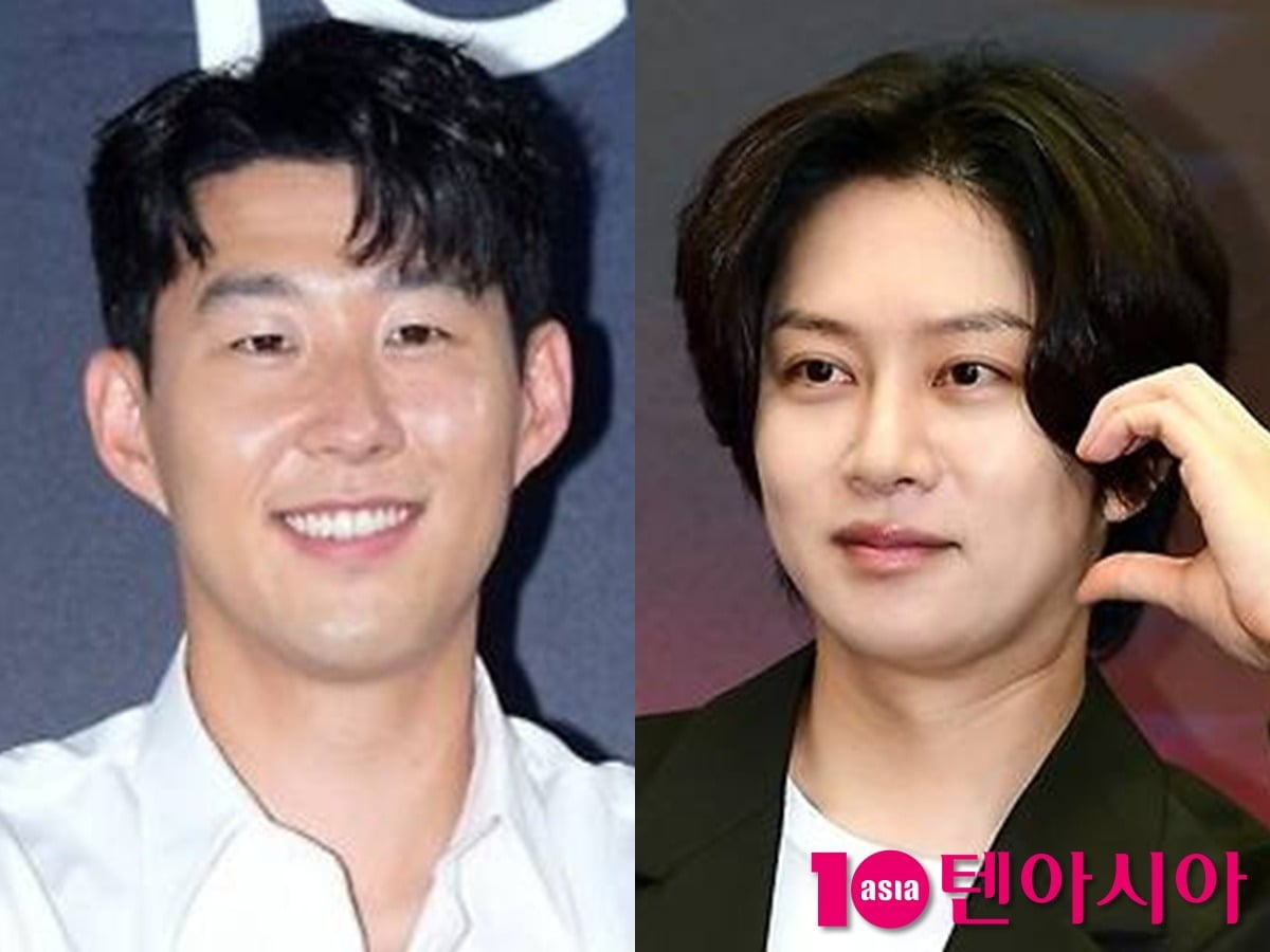 손흥민(왼쪽)과 김희철(오른쪽)이 취재진 앞에서 미소를 보이고 있다. / 사진=텐아시아 DB