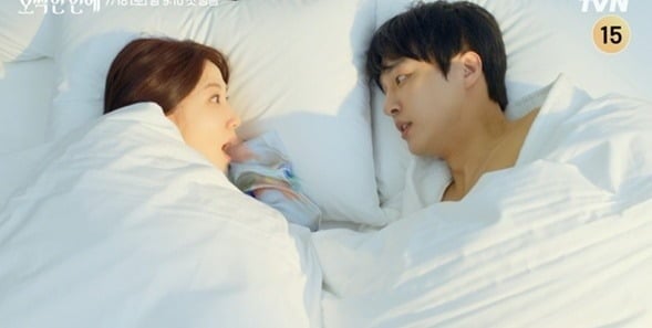박은빈과 양세종이 예측 불가한 첫 만남으로 오컬트 로맨스의 시작을 알렸다./사진=tvN 방송 화면 캡처