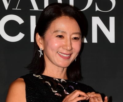 김희애, 빵집 영업 마침표…"눈물 나, 어르신 행복해하는 모습 보니 힐링 돼" ('봉주르')