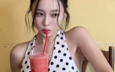 '44kg' 이솔이, 과감 바캉스룩에도 굴욕 無…어깨뼈 훤히 보이는 자태로 "여름 준비 끝"