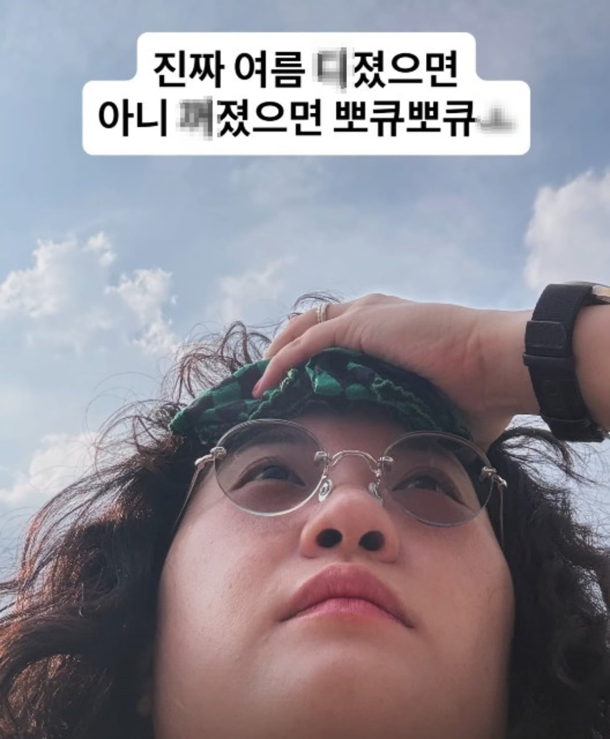 여행 유튜버 원지가 무더위에 불만을 표출하고 있다. / 사진=원지 SNS