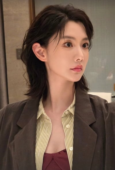 '돌싱' 클라라, 긴 머리 잘라냈다…보이시 매력 뽐내는 줄 알았는데 '피칠갑' 반전