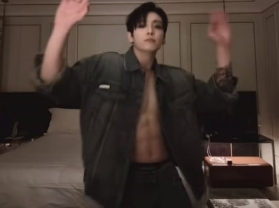 BTS 정국, 떡볶이에 만두까지 냠냠…이런데도 복근이 있네