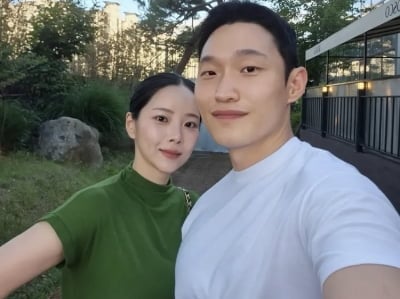 유현철, 한때 이혼설 돌았는데…재혼한 아내와 달달한 투샷