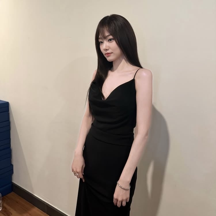 강미나, 통통했던 시절은 안녕…뼈말라라 어깨뼈까지 나와